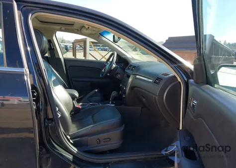 2011 Mercury Milan Premier z USA, uszkodzony, nr VIN 3MEHM0JG8BR601600